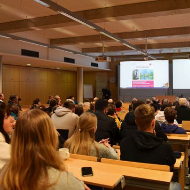 Der Oberbürgermeister der Stadt Gera richtet Grußworte an die Besucher