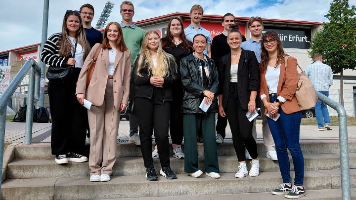 Gruppe von Studierenden bei der Exkursion zur Erwicon